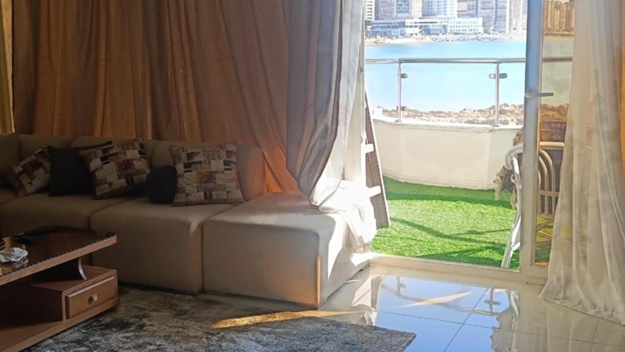 عند بير مسعود علي البحر Alexandria